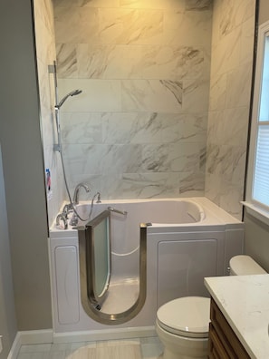 Hårføner, håndklær, såpe og sjampo