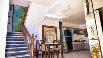 Biệt thự | Khu vực ăn uống tại phòng
