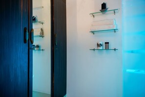 Villa | 5 bedrooms, soundproofing, iron/ironing board - Ravana Egyptians Villa (Chennai)