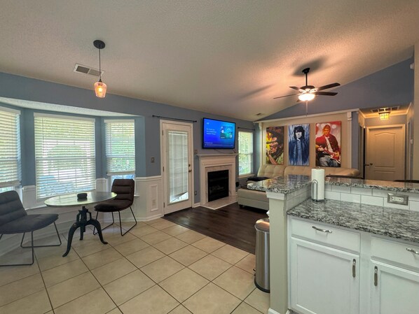 Interior - Quiet, Private Charlotte Getaway. Close to Everything! (Charlotte)