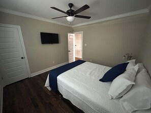 3 bedrooms, iron/ironing board, WiFi, bed sheets