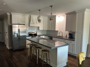 電子レンジ、オーブン、コンロ、食器洗い機