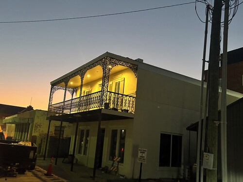 3-bedroom apartment in welcoming Crowley with AC, WiFi