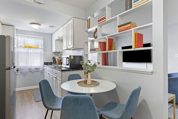 Fridge, microwave, oven, stovetop - Maple Heights Dream Libby Unit 6 (Maple Heights)