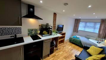 Iron/ironing board, WiFi, bed sheets