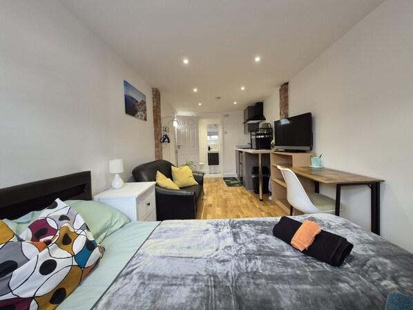 مكواة/لوح كي وواي فاي وملاءات أسرّة