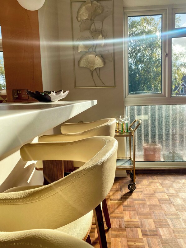 Dining - St Albans Gem: Stylish Flat, Balcony, Easy Commute (St Albans)