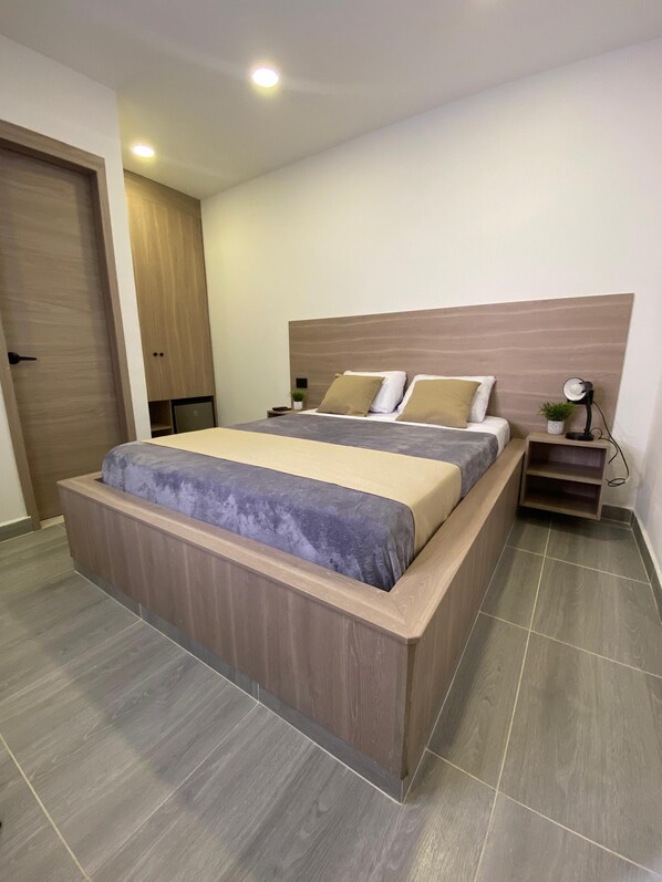 10 bedrooms, iron/ironing board, WiFi, bed sheets