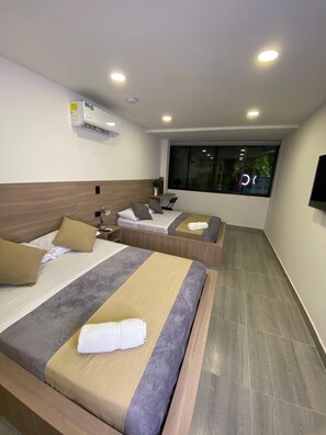 10 slaapkamers, een strijkplank/strijkijzer, wifi, beddengoed