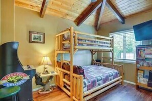 3 bedrooms, WiFi, bed sheets
