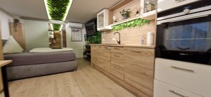 1 bedroom, WiFi, bed sheets - Apartment with private SAUNA, SMART-TV, WLAN, 1 DELUXE double bed (Roding)