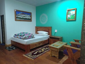 Chambre Double, balcon, vue montagne | Bureau, espace de travail pour ordinateur portable, Wi-Fi gratuit