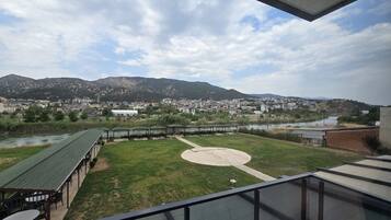 Double Room with Balcony, River View | Balkon