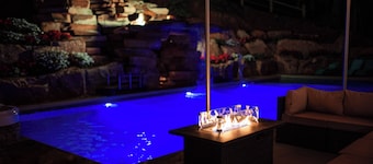 2 Unique Houses-Sleeps 45 Guests-Perfect for Special Events