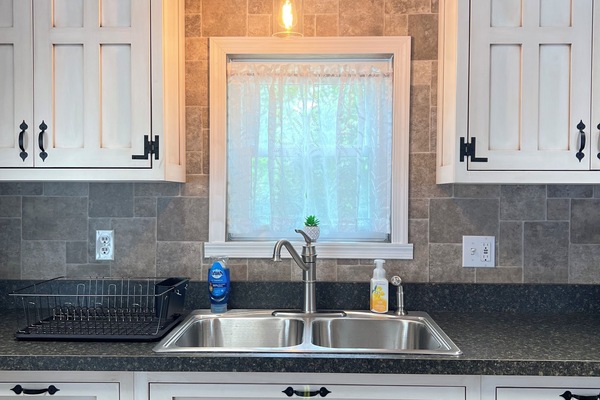 Mikrobølgeovn, ovn, kokeplater og oppvaskmaskin