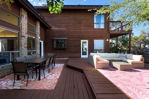 Outdoor dining - Family-Friendly Lakeway Home | Walk to City Park (Lakeway)