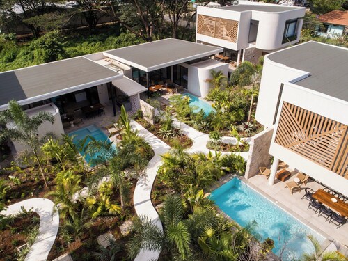 Villa Halcón, Villa Halcón
