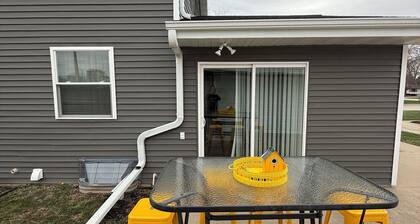 Lambeau Lookout on Elm View - Less than a mile from Lambeau - Pet Friendly!