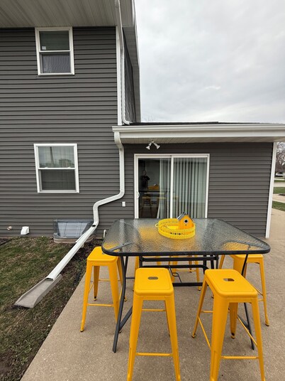 Lambeau Lookout on Elm View - Less than a mile from Lambeau - Pet Friendly!