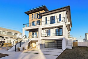 Exterior - Luxury Beach House - Rooftop Decks with 360° Ocean & Bay Views, Pool, Elevator (Somers Point)