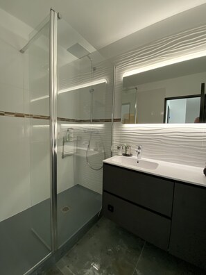 Shower, toilet paper