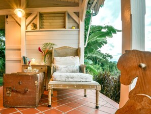 Terrace/patio - Charming wooden house for two in the middle of nature with jacuzzi  (Pointe-Noire)