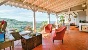 Outdoor dining - Charming wooden house for two in the middle of nature with jacuzzi  (Pointe-Noire)