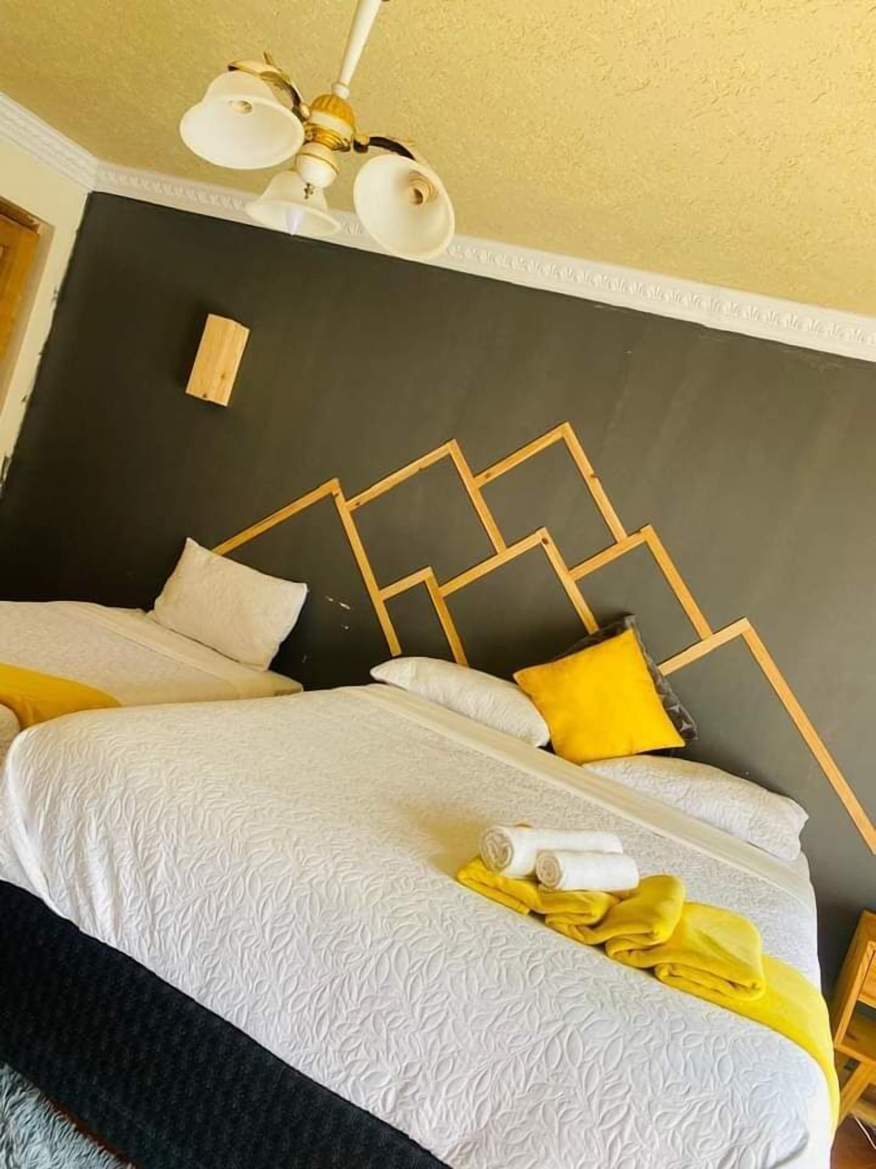 Desk, laptop workspace, iron/ironing board, free WiFi