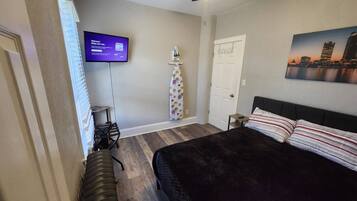 2 bedrooms, desk, iron/ironing board, WiFi