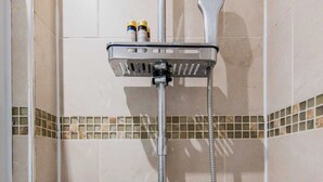Apartment | Bathroom | Hair dryer, towels, shampoo - Charming Apartment Marais (Paris)