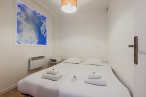 Apartment | 1 bedroom, iron/ironing board, bed sheets