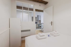Apartment | 1 bedroom, iron/ironing board, bed sheets