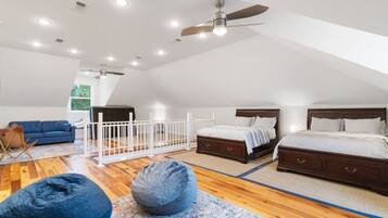 3 bedrooms, desk, travel crib, free WiFi