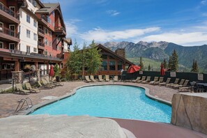 A heated pool - New Townhome across from Purg - Hot Tub - Game Room - Views/Shuttle (Durango)