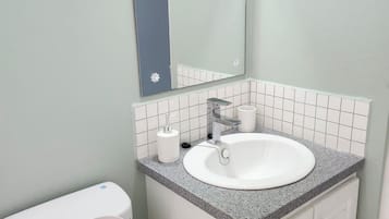 Toallas, jabón, papel higiénico