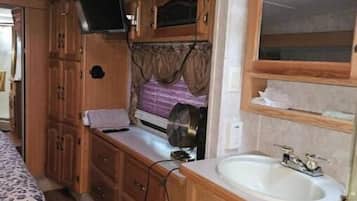 1 bedroom, internet, bed sheets