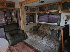 Living area - Spacious Clean RV Camper (Palm Bay)