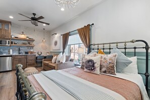 1 bedroom, desk, free WiFi, bed sheets