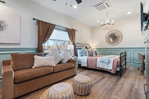 1 bedroom, desk, free WiFi, bed sheets - The Nest Room | Midway Main Shops | Park City Ski (Midway)