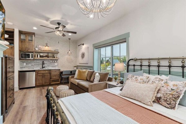 1 bedroom, desk, free WiFi, bed sheets