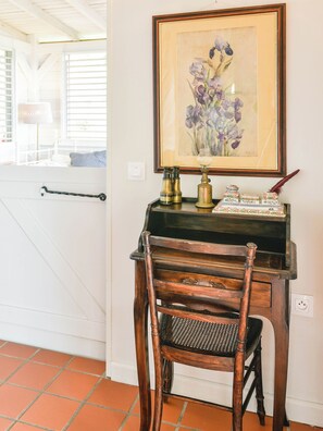 Interior - Charming wooden house with private Jacuzzi and breathtaking views (Pointe-Noire)