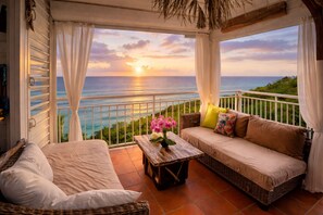 Traditional Apartment | Terrace/patio