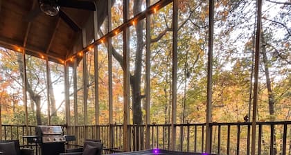 Couples Retreat | Screened Deck, Hot Tub & Outdoor TV · Sautee Nacoochee, GA