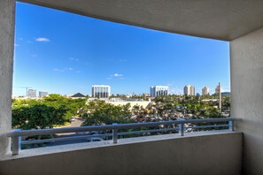 Interior - Modern 2-2 in the middle of everything in Luxury Aventura! Gym-Pool-Front Desk (Aventura)