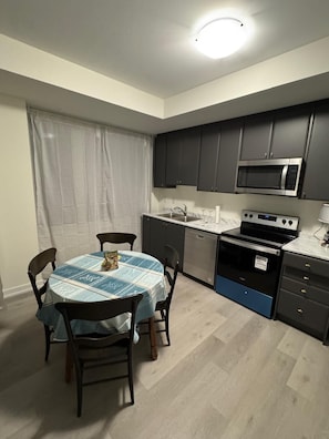 Dining - Cobourg Place (Cobourg)