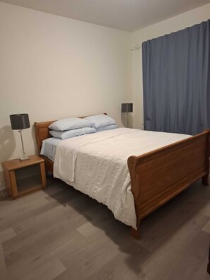 2 bedrooms, iron/ironing board, WiFi, bed sheets