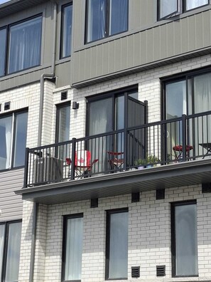 Exterior detail - Cobourg Place (Cobourg)