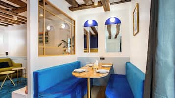Apartment | Dining