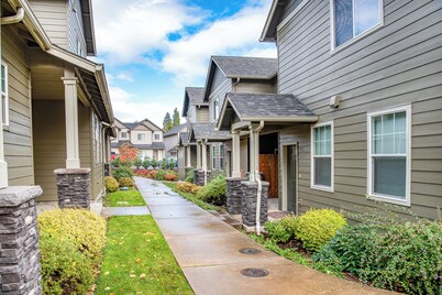 TWO townhomes for your giant group!