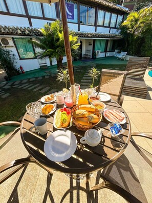 Tägliches inbegriffenes nach Wunsch zubereitetes Frühstück